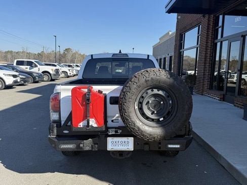 Used 2020 Toyota Tacoma TRD Off-Road image 5