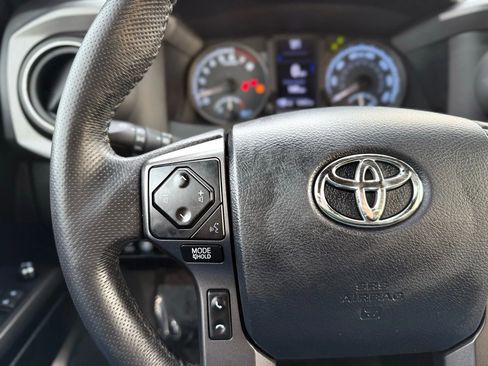 Used 2017 Toyota Tacoma TRD Off-Road w/ Tow Package (A/T) image 30