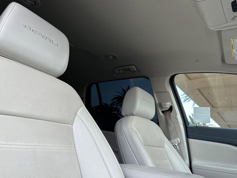 Certified 2023 GMC Acadia Denali w/ Denali Technology Package image 19