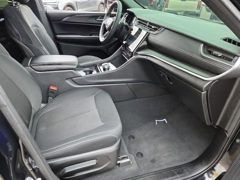 Used 2025 Jeep Grand Cherokee Laredo X w/ Luxury Tech Group I AWD/4WD image 15