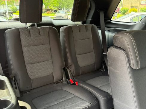 Used 2018 Ford Explorer XLT w/ Equipment Group 201A AWD/4WD image 22