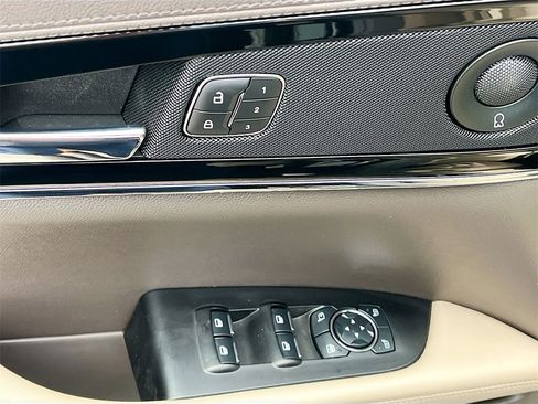 Used 2023 Lincoln Nautilus Reserve w/ Equipment Group 201A image 18