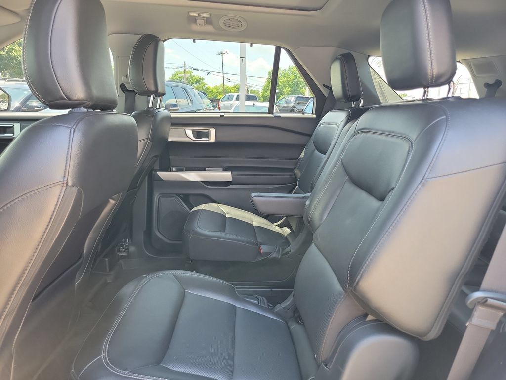 Used 2022 Ford Explorer Limited w/ Equipment Group 301A AWD/4WD image 13