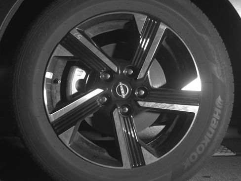Used 2025 Nissan Sentra SV FWD image 12