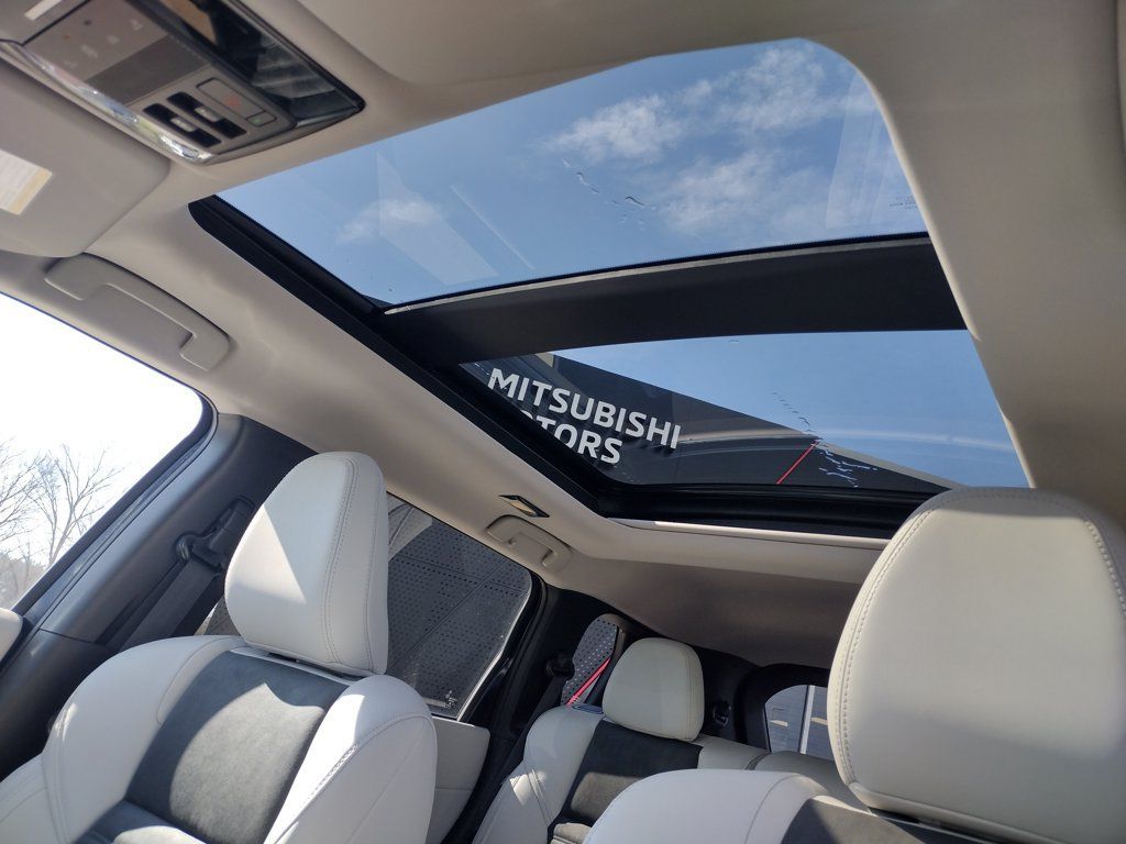 New 2026 Mitsubishi Outlander SE AWD/4WD image 3