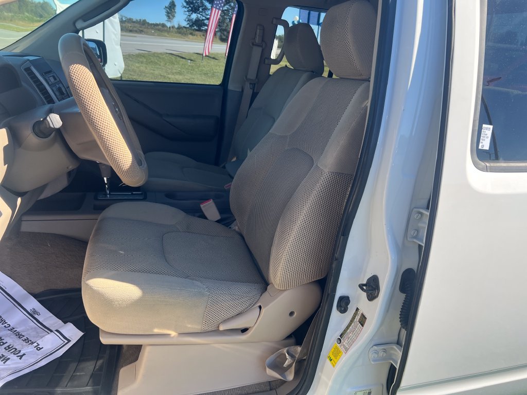 Used 2010 Nissan Frontier SE RWD image 11