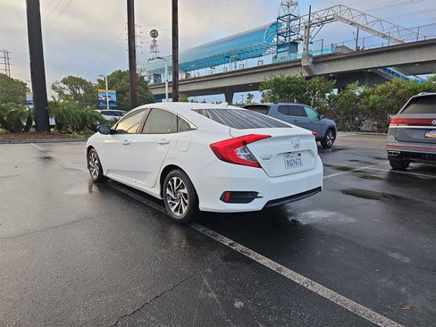 Used 2018 Honda Civic EX image 7