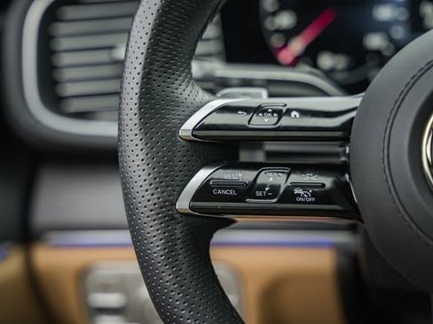 Certified 2025 Mercedes-Benz GLS 450 4MATIC image 33