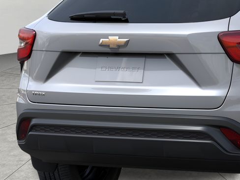 Used 2026 Chevrolet Trax LS FWD image 14