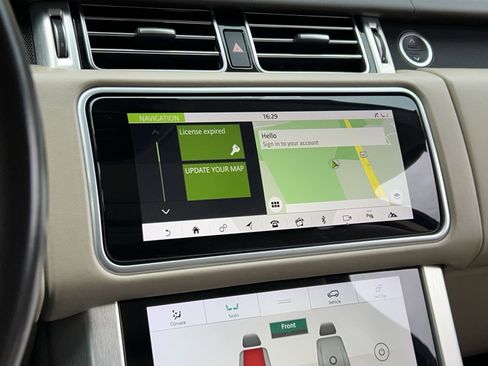 Used 2018 Land Rover Range Rover HSE image 18