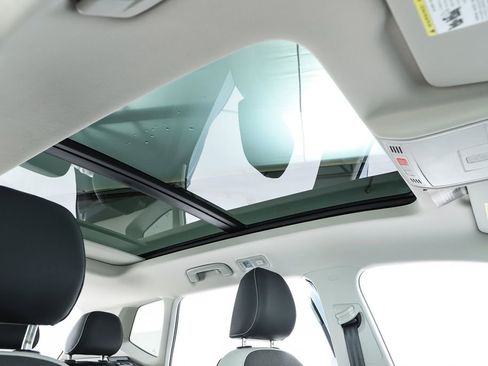 New 2026 Volkswagen Taos SE FWD image 35