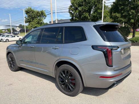 Used 2023 Cadillac XT6 Sport w/ Technology Package AWD/4WD image 2