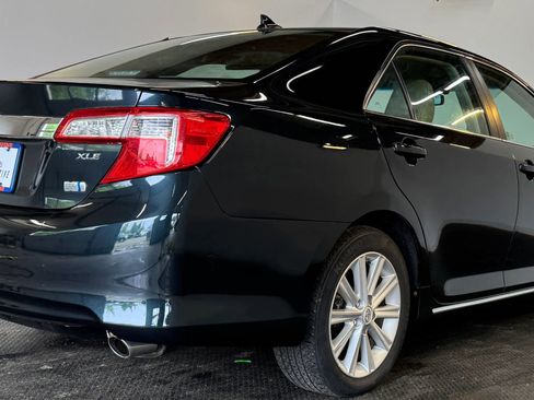 Used 2013 Toyota Camry XLE w/ Leather Pkg FWD image 5