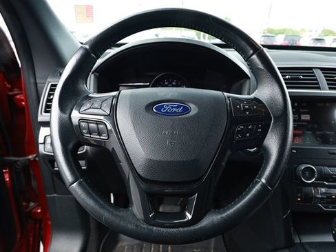 Used 2019 Ford Explorer XLT w/ Equipment Group 202A FWD image 10