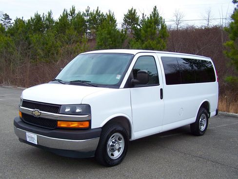 Used 2017 Chevrolet Express 2500 LT w/ LT Preferred Equipment Group image 1