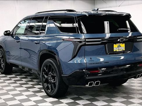 Used 2025 Chevrolet Traverse RS w/ LPO, Floor Liner Package AWD/4WD image 2