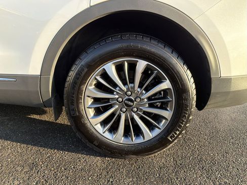 Certified 2023 Lincoln Nautilus AWD w/ Premium Package image 30