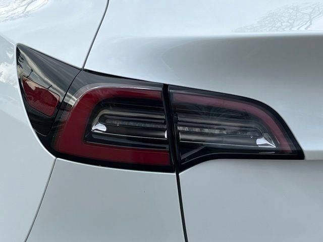 Used 2020 Tesla Model Y Long Range AWD/4WD image 9