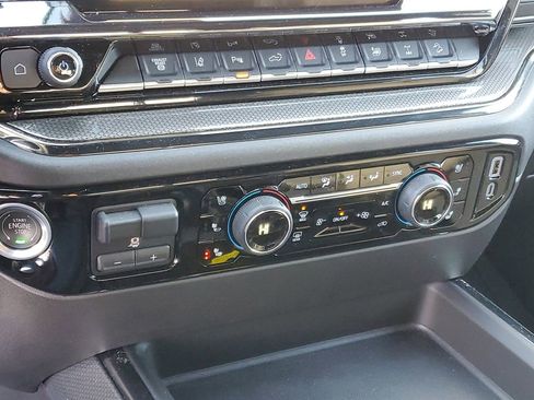 Used 2025 Chevrolet Silverado 2500 ZR2 w/ Technology Package image 20