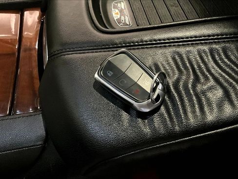 Used 2018 Cadillac Escalade Luxury image 33