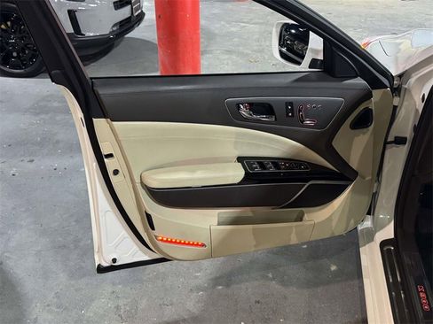 Used 2016 Kia K900 Luxury image 16