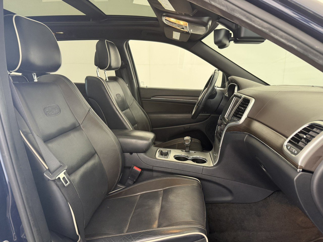 Used 2014 Jeep Grand Cherokee Overland w/ Advanced Technology Group AWD/4WD image 10