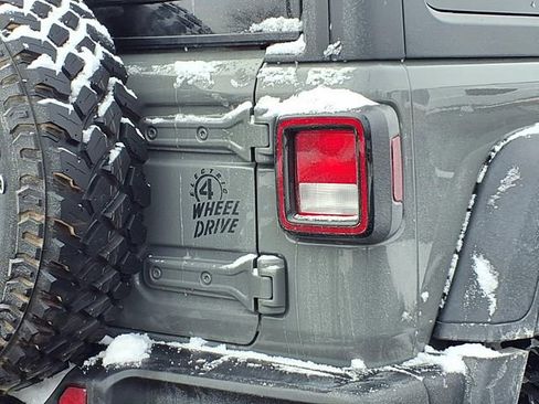 Used 2023 Jeep Wrangler Unlimited w/ Cold Weather Group image 23