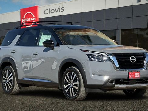 New 2025 Nissan Pathfinder Platinum image 8