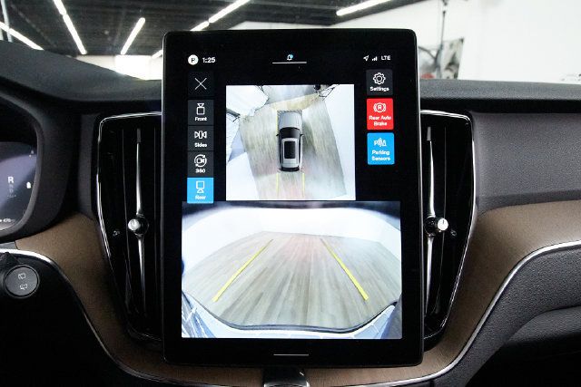 Certified 2026 Volvo XC60 B5 Plus AWD/4WD image 17
