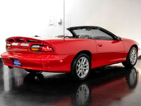 Used 2002 Chevrolet Camaro Z28 w/ SS Performance/Appearance Pkg RWD image 7
