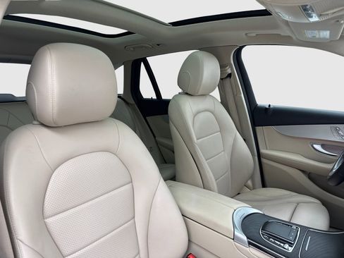 Used 2022 Mercedes-Benz GLC 300 4MATIC image 39