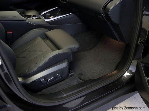 Used 2025 BMW X3 xDrive30i w/ Premium Package image 37