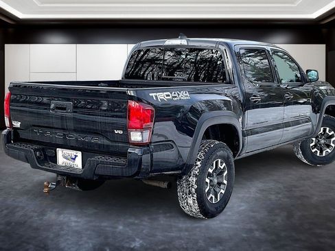 Used 2019 Toyota Tacoma TRD Off-Road image 2