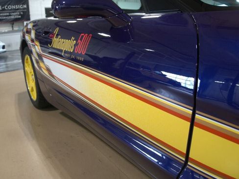 Used 1998 Chevrolet Corvette Convertible w/ Memory Pkg image 27