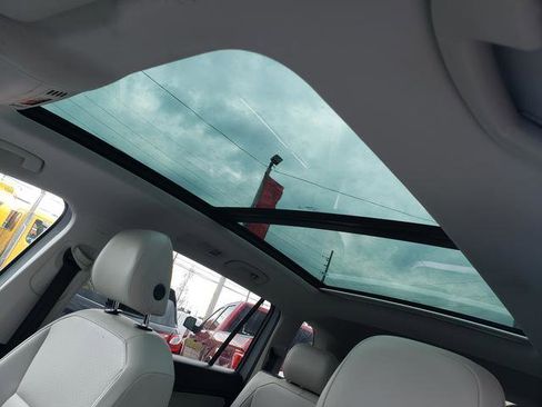 Used 2018 Volkswagen Tiguan SE w/ Panoramic Sunroof Package AWD/4WD image 23