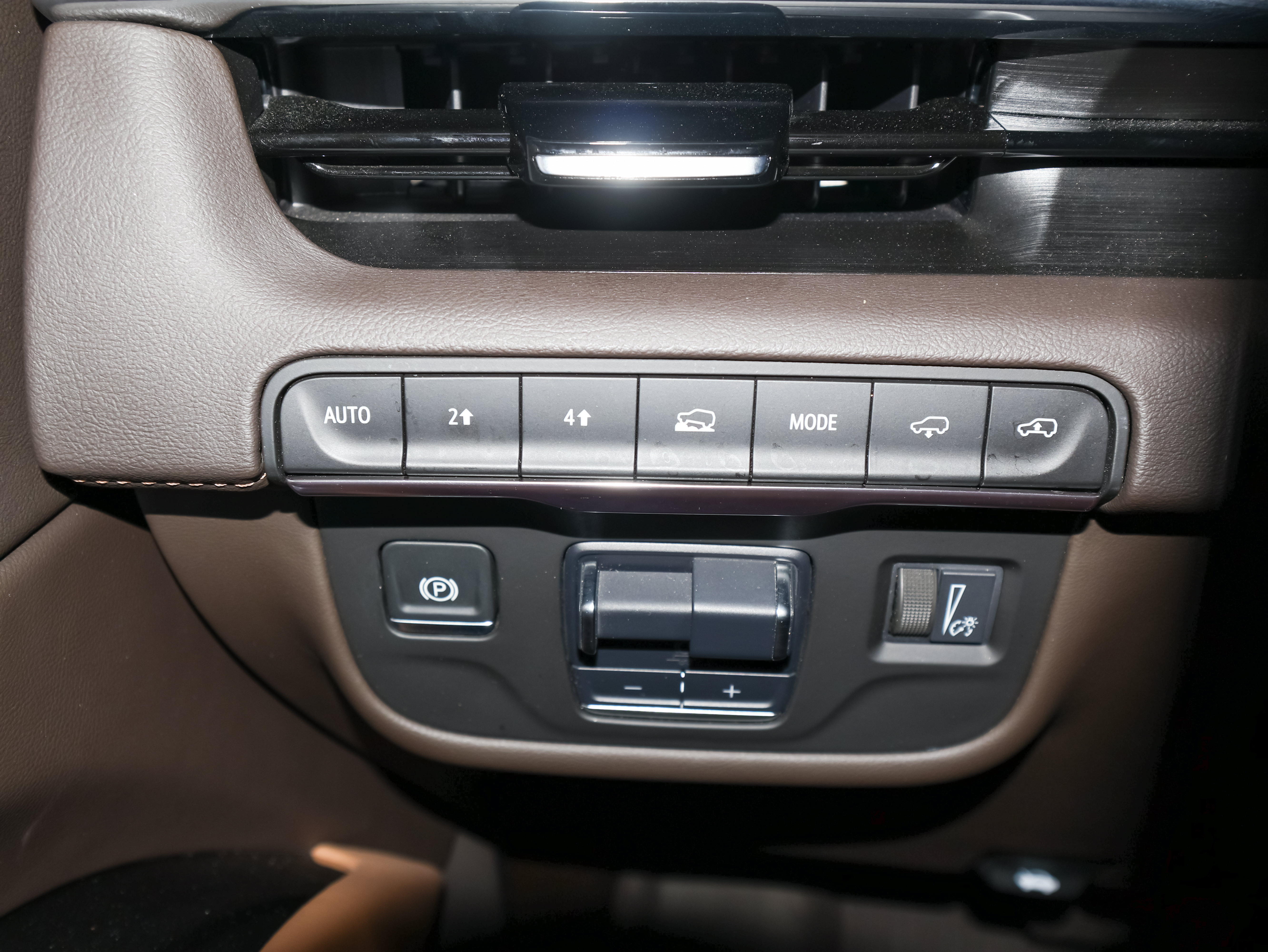 Used 2024 Cadillac Escalade Premium Luxury w/ Performance Package AWD/4WD image 48
