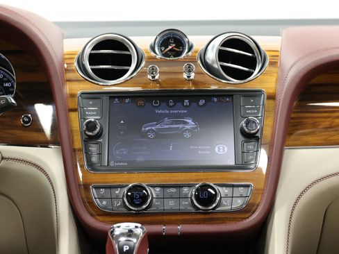 Used 2020 Bentley Bentayga Plug-In Hybrid image 50