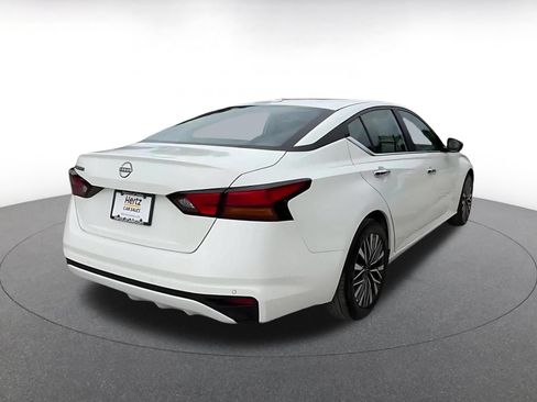 Used 2025 Nissan Altima 2.5 SV FWD image 15