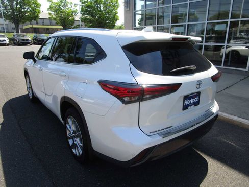 Used 2021 Toyota Highlander Limited AWD/4WD image 7