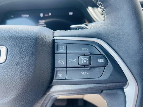 Used 2023 Jeep Grand Cherokee Limited w/ Luxury Tech Group II AWD/4WD image 22