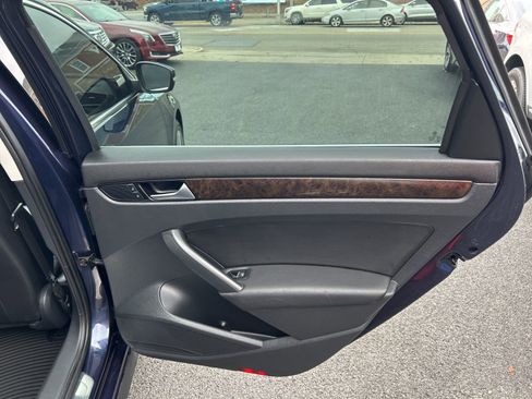 Used 2015 Volkswagen Passat 1.8T SEL Premium image 17