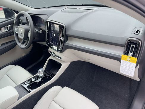 New 2026 Volvo XC40 B5 Ultra w/ Climate Package image 31