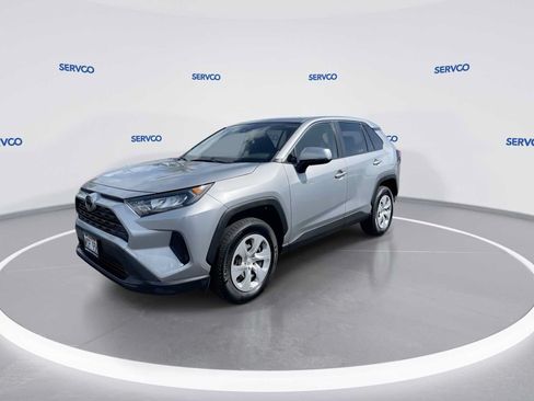 Used 2022 Toyota RAV4 LE FWD image 4