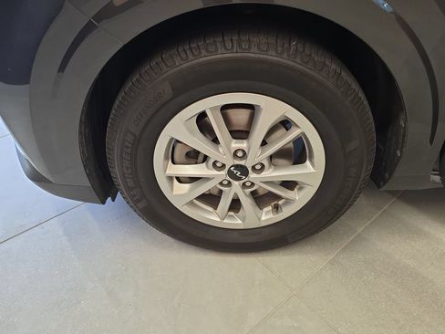 Used 2023 Kia Carnival LX FWD image 35