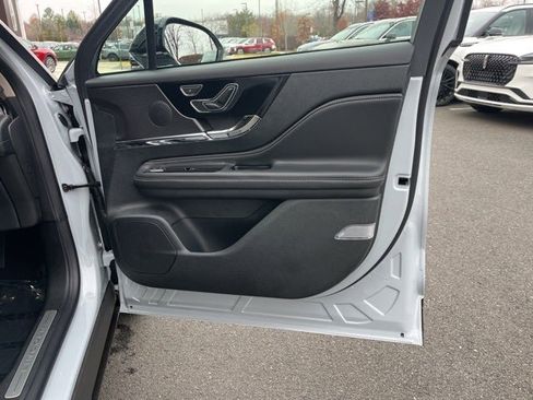 Used 2025 Lincoln Corsair Reserve w/ Towing Package image 24