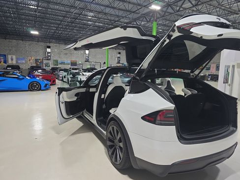 Used 2022 Tesla Model X image 25