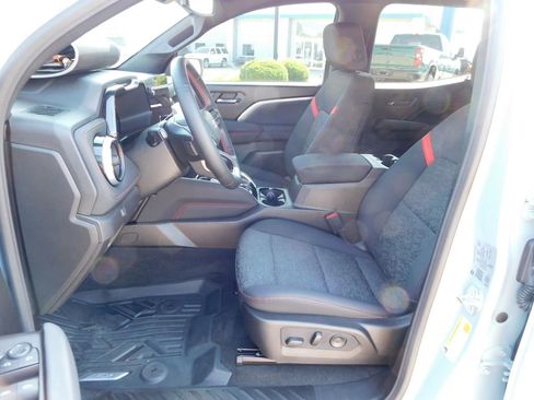 Used 2026 Chevrolet Colorado Z71 AWD/4WD image 18
