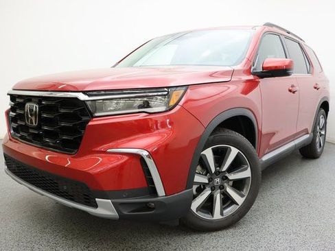 Certified 2025 Honda Pilot Touring image 2