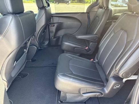 New 2027 Chrysler Pacifica Select FWD image 9