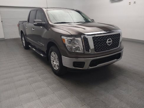 Used 2018 Nissan Titan SV RWD image 14